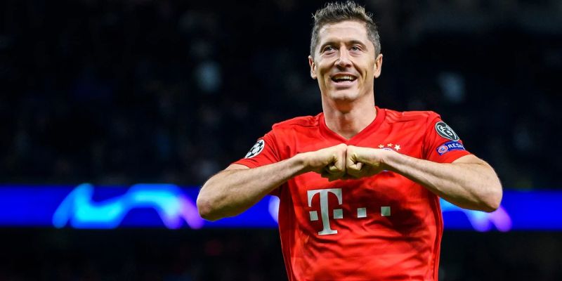 Football player Lewandowski: Legend number 9 of the world